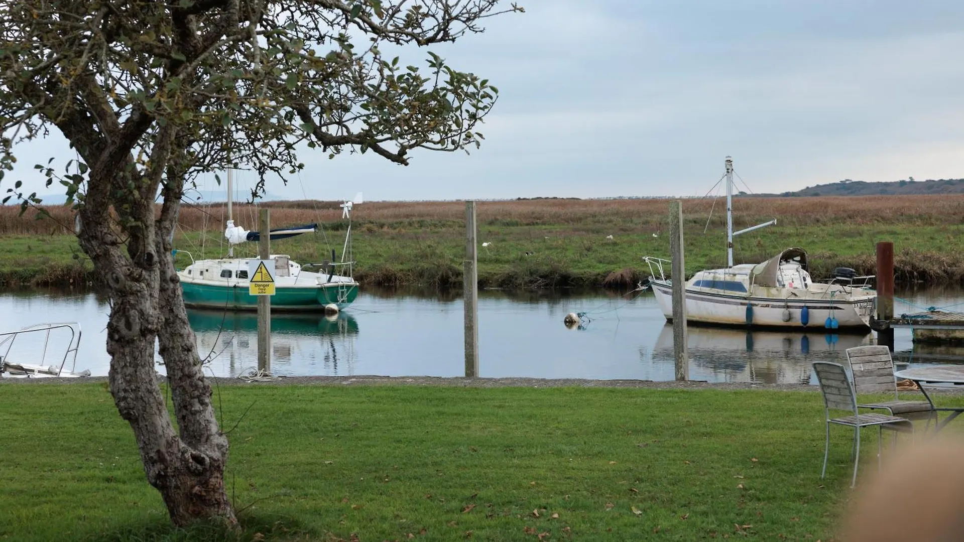 Secluded Sanctuary On The River Christchurch  Holiday home