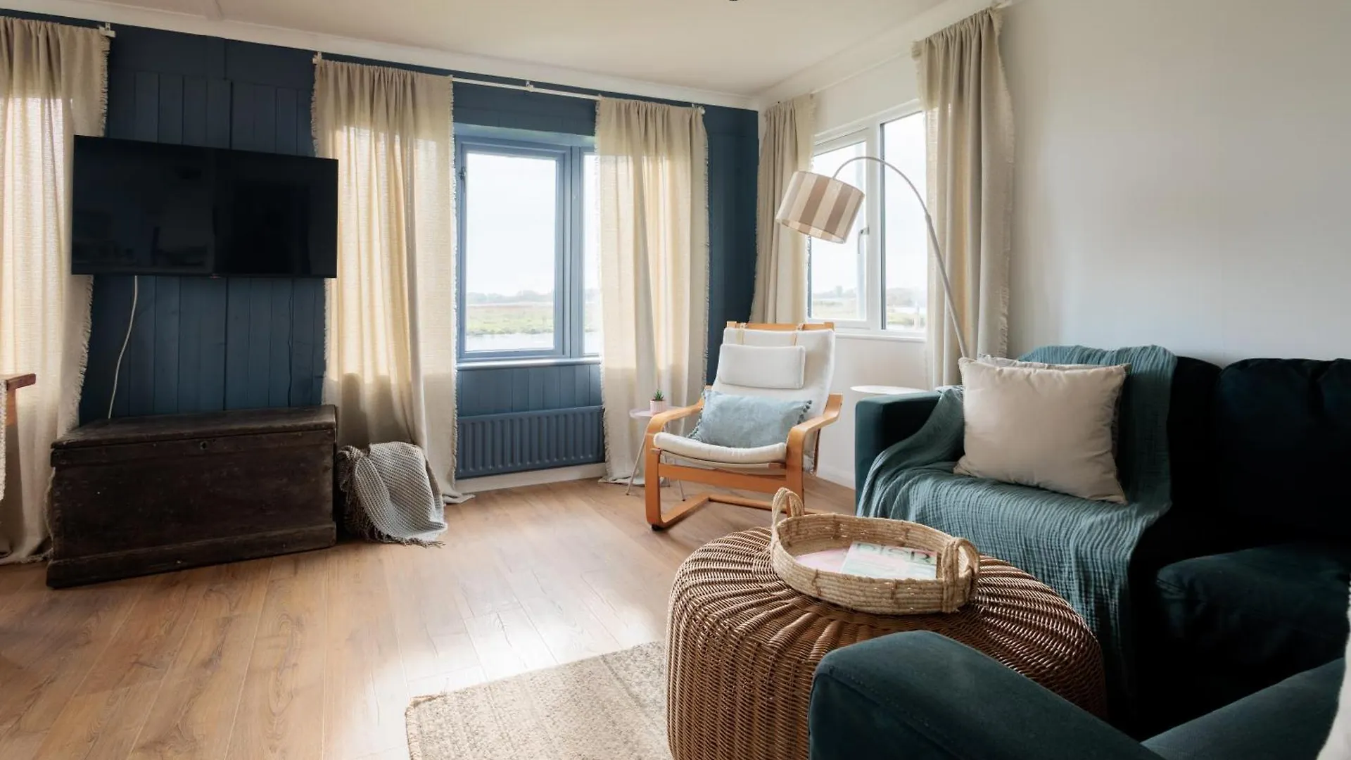 Secluded Sanctuary On The River Christchurch